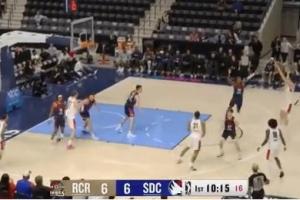 火力全开！杨瀚森一上来就连续进攻 2分钟3中3连得7分