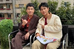 跨界联动！向余望晒与陈小春合影：春哥是真的帅