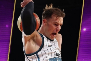 本赛季NBL25岁以下最佳球员！媒体人：新疆男篮签约大外援曼宁加