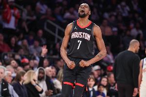 进攻无解！杜兰特16中12高效砍下29分7板2助2断2帽 上半场22分