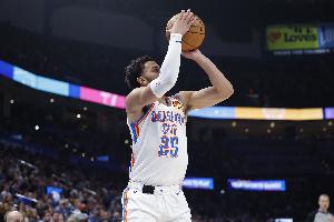 复出状态出色！阿杰伊·米切尔半场12中7砍16分 首节独得10分