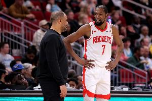 乌度卡：杜兰特要继续信任队友 被包夹后要继续传球 不能垂头丧气