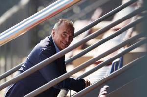 尤斯特谈哈维言论：我主要确保球队安心比赛，让他们没有任何干扰