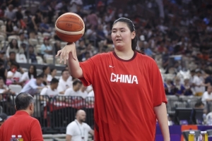 媒体人：张子宇是双刃剑 提供高效个人进攻 但影响全队的攻防发挥