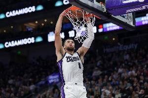 真挚的祝福！祝国王球星扎克·拉文31岁生日快乐！