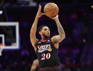 表现平平！佩恩首发12中4拿到12分6板4助 三分7中2