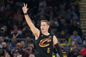 弹无虚发！梅里尔首节3中3高效拿下8分1板1助