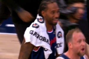 这很像你！赛后小冲突 小卡对裁判说‘他们在打架’ 微微一笑走过