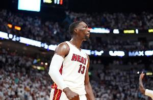 韦德：阿德巴约的43罚大部分都是实打实的 对面防不住他只能犯规