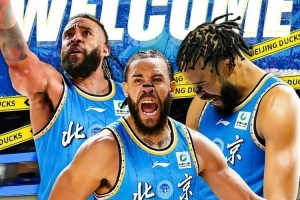 媒体人：毕竟麦基38岁了 且初来乍到 需要全方位的磨合和融入