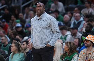 迈克·布朗：我们下半场限制伦纳德 但快船其他人纷纷命中三分