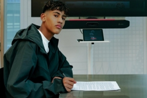 曼晚：曼联没让JJ·加布里埃尔踢U21是因为赛季初他才14岁