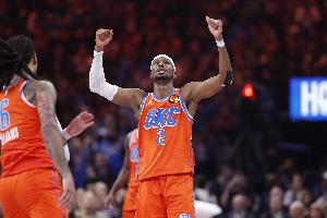 杰林威：真庆幸亚历山大是我们队友 他刚才简直救了我一命