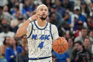 稳定发挥！萨格斯9中4拿到12分2板4助 防守给力贡献3抢断