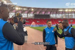 将战旧主，大连英博晒赛前训练马莱莱、阿奇姆彭整活斯坦丘视频