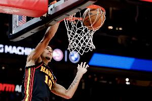 状元实力！里萨谢半场15分钟9中5砍16分8篮板 三分4中3