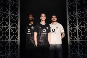 纪念红地球体育场100周年！多特官方推出特别纪念球衣