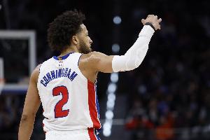 以串联为主！坎宁安半场出战18分钟 5中3拿8分3板9助2断1帽