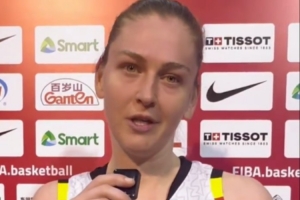 比利时核心梅斯曼谈张子宇：每个球队都得适应她 她已经统治内线