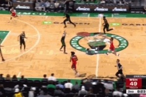 超远距离！特雷·杨后场长传助飞库利巴利空接暴扣