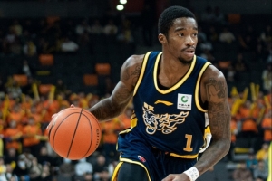 京媒：广东缺赵继伟这样稳定军心的大哥 萨姆纳完全带不动队友