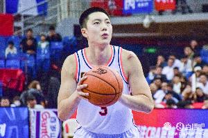 解说：胡明轩的伤还没好透 广东现在面临的困难太大了