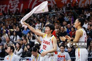 就差投篮了！陈玉婕半场4中0没有得分&拿2板2助1断 正负值+9