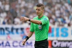 巴萨VS纽卡欧冠1/8决赛裁判：法国裁判组领衔，主裁判弗朗索瓦