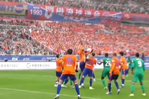 解说晒马德鲁加手球视频：应判点球，但主裁判无反应VAR也没介入