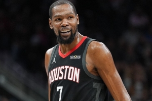 又一个神准的！杜兰特抛投、中距离、翻身跳投皆出手就有