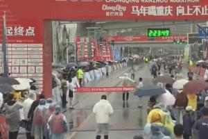 误拦冠军冲线！主委会称涉事裁判眼镜被雨水遮挡，视线受阻致误判