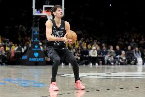 首轮26号秀！萨拉夫10中5砍生涯新高15分 另有4助4断