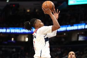 末节轰下21分！卡林顿16中12&三分8中6高效砍下30分掀起追分高潮