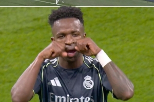 维尼修斯进球后做出“让你哭”庆祝动作，疑似回应曼城上赛季TIFO