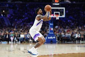 得亏是落后！森萨博半场16分钟17中10砍下23分 其中三分3中2