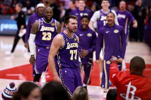 斯波：必须称赞东契奇 称赞湖人 他们近期打出高水平篮球