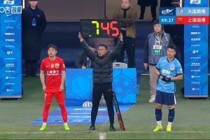 海港调整锋线！武磊第70分钟替补登场，莱昂纳多被换下