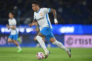 戴维森：胜利源自永不放弃，我们在场上像是一家人