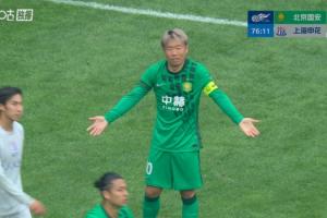 国安申诉要点球！马纳法禁区内疑似手球，主裁马宁无表示