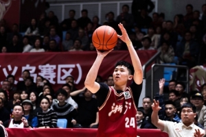 任重道远！李悦洲6中2拿到5分3板4助 有3失误&5犯离场