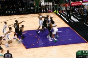 没玩好！古德温罚球故意不中但篮板被雄鹿抢到时间走完