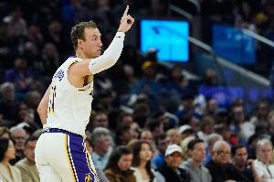 肯纳德绝杀！湖人豪取9连胜 并且终结了自己对魔术的4连败！