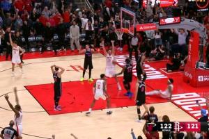 杜兰特面对2个人拉杆投篮不中 阿门天外飞仙补篮绝杀！