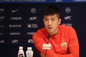 东体：朱骏“恭喜”李圣龙，有球迷感叹后者从一线队“退早了”