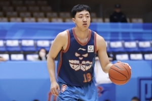 替补打得很好！张力升7中6高效拿下17分5板1助1断