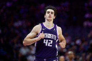 新秀一阵有戏？42号秀雷诺全明星后场均17.9分9.3板+65%TS