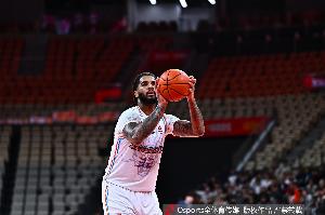 克里斯手指骨裂至少静养3周！鲁媒：山东正在联系新外援以解困境