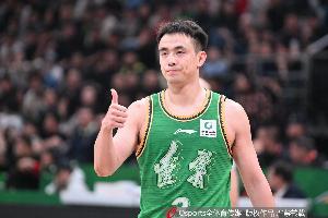 带队逆转！赵继伟10中4拿下11分1板11助2断 关键时刻很稳