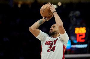 命中率不高！鲍威尔18投7中&三分11中4 空砍21分4板2助