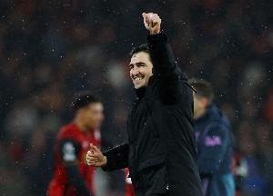 电讯报：水晶宫加速寻找新主帅，有意邀请伊劳拉执教